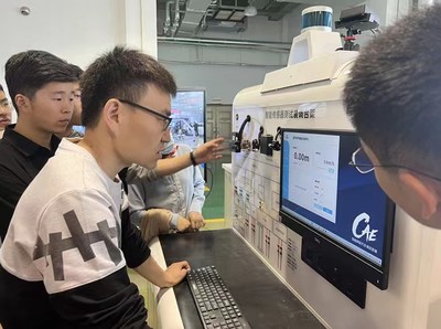 汽車(chē)工程系成功舉辦智能網(wǎng)聯(lián)汽車(chē)實(shí)訓(xùn)設(shè)備專(zhuān)項(xiàng)培訓(xùn)，深化通信與自動(dòng)控制技術(shù)研究